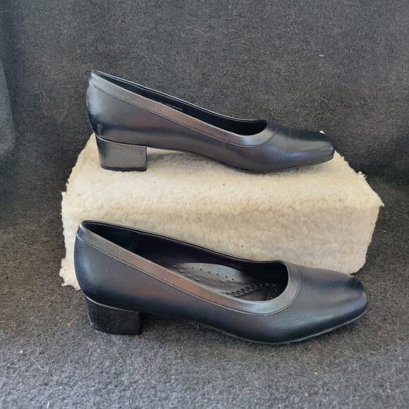 Womens Trotters Doris Navy SZ 8 New - Picture 1 of 10